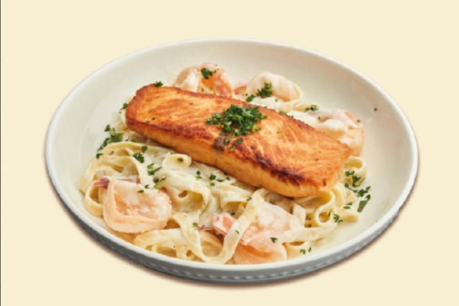Fettuccine Salmón y Camarones